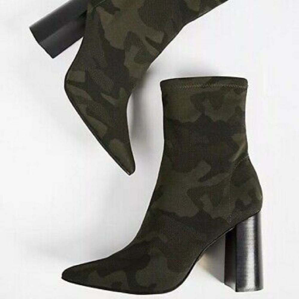 Jeffrey Campbell Siren Camoflauge Bootie Size 7